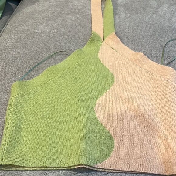 IZod Bermuda shorts w/ pockets, plus free LA hearts two toned halter top. - Picture 7 of 9